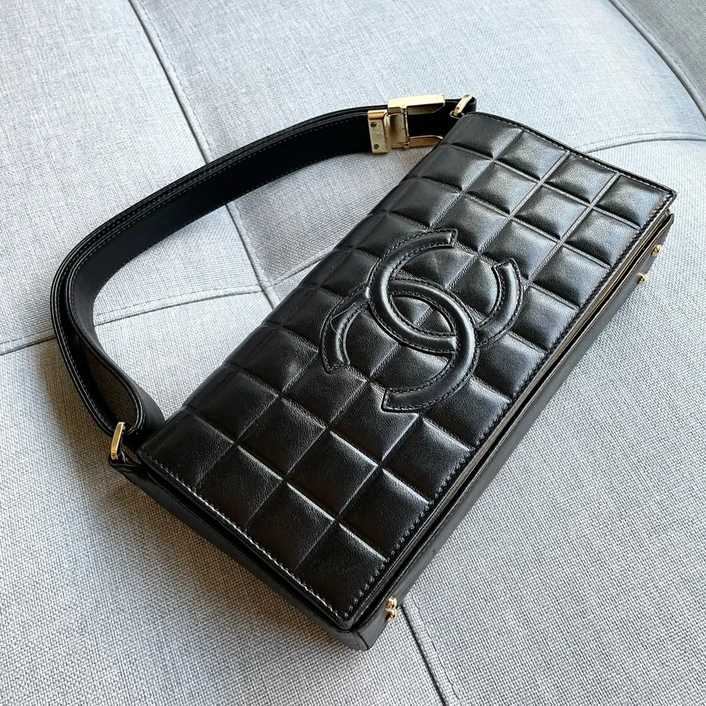 Chanel Vintage Chocolat Black Leather Shoulder Bag - Picture 2 of 8